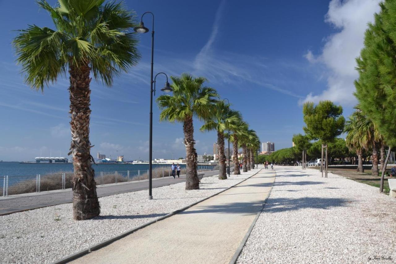 Sunshine Apartment - Appartamento Vicino Al Mare, Cagliari, Sardinia Buitenkant foto